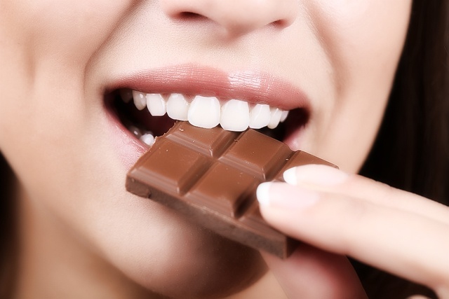 Болит голова в области левого виска и давит на глаза