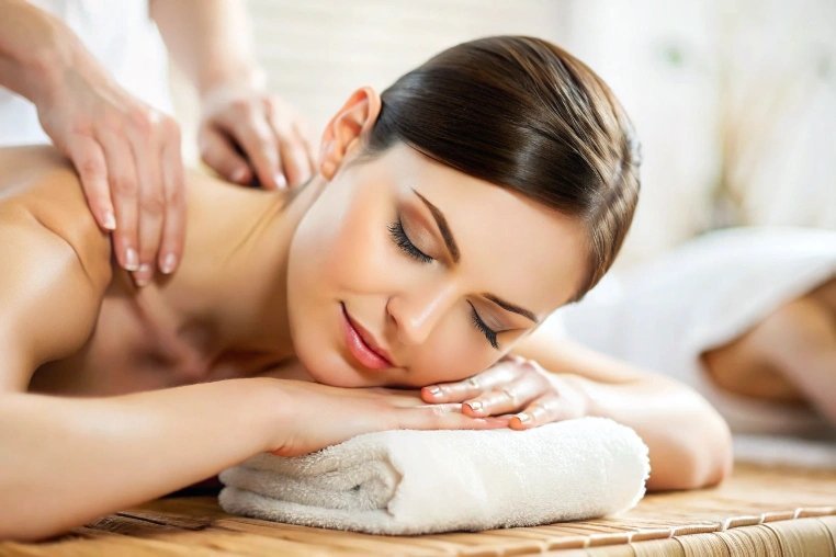 После массажа воротниковой зоны болит голова и поднялась температура